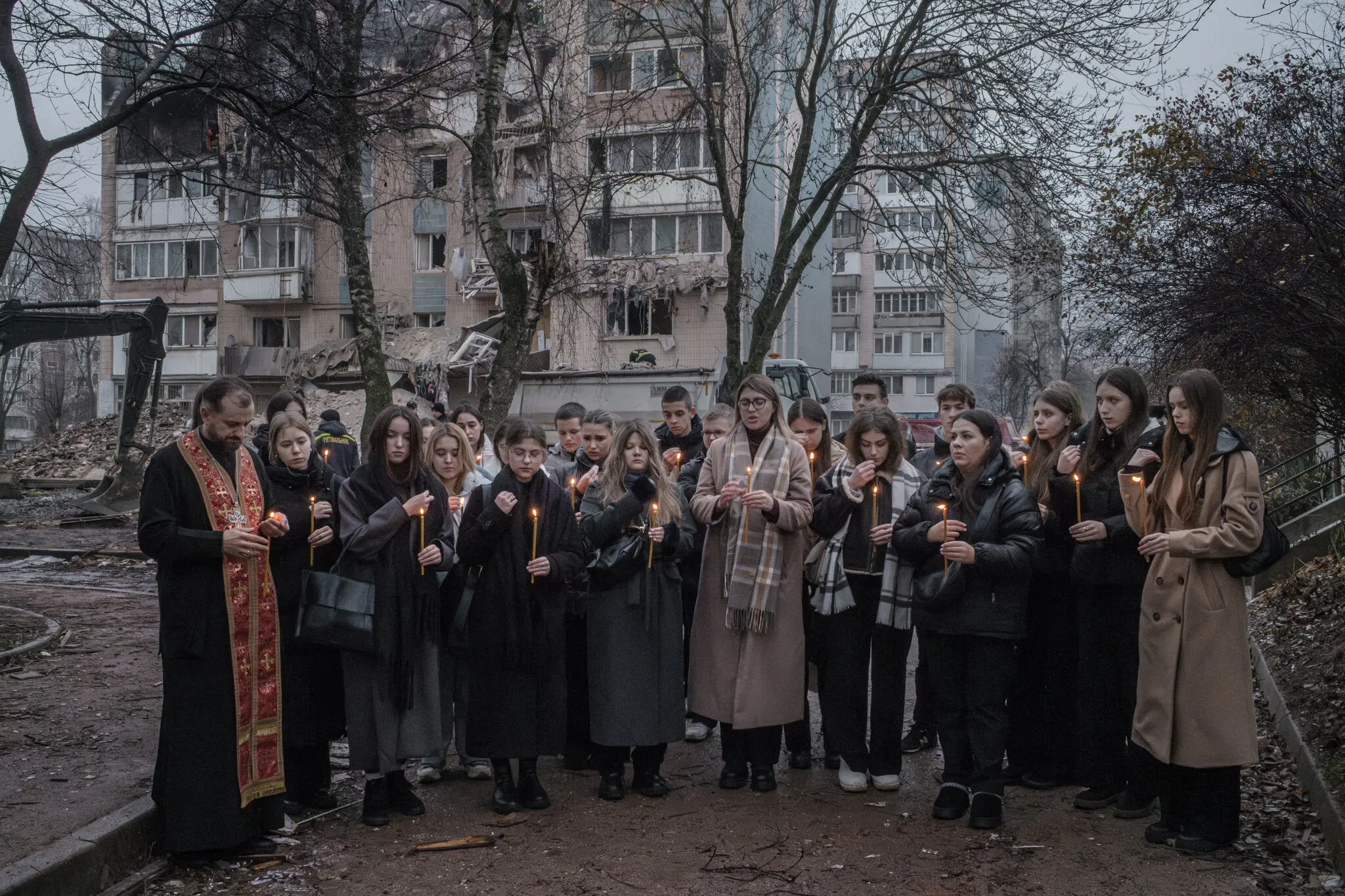 NYTimes photo of Ukrainians in Ternopil (western Ukraine)
